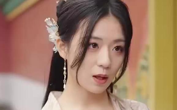 穿奢侈品的皇后}
