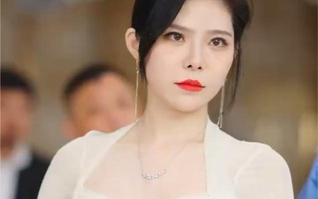 我的25岁白富美老婆}