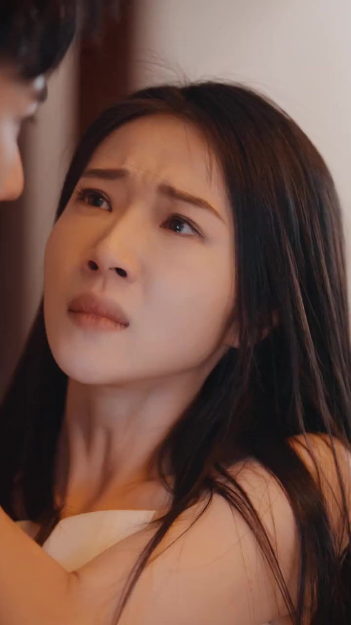 夫人离婚后，疯批总裁他慌了}