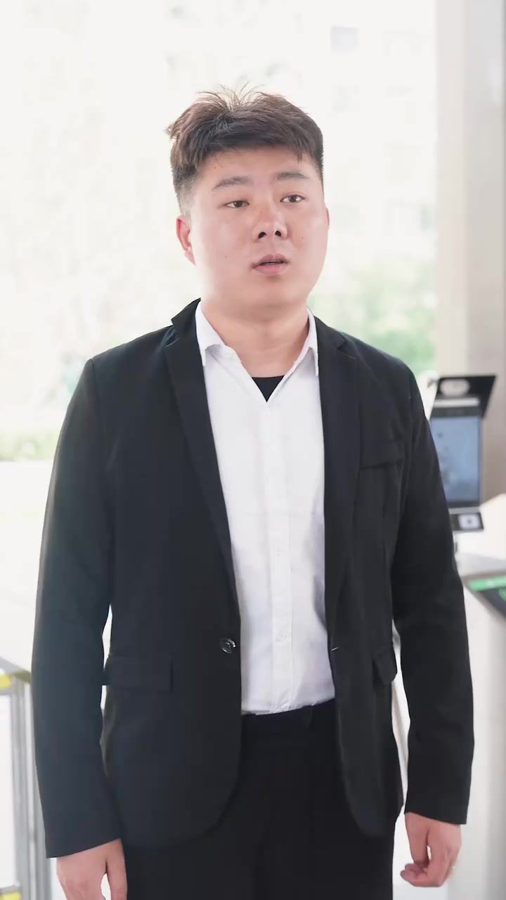 拽妈携崽归来（一胎三宝，神秘爹地竟是大佬）}