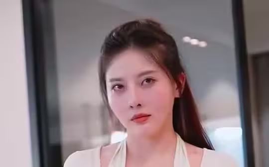 孤注一掷再见前妻（离婚后高冷女总裁痛哭流涕）}