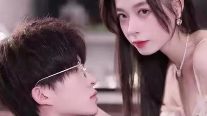 离婚后，夫人成了千亿大佬}