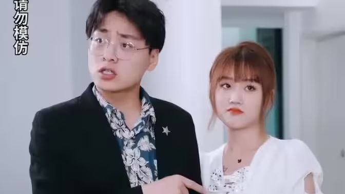 《贬值后我带老婆走上人生巅峰》}