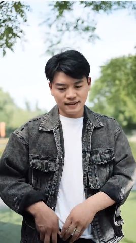 威震天下}