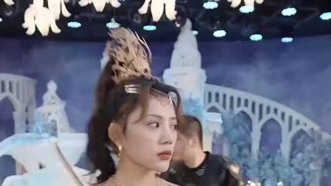 绝世战魔的女帝老婆}
