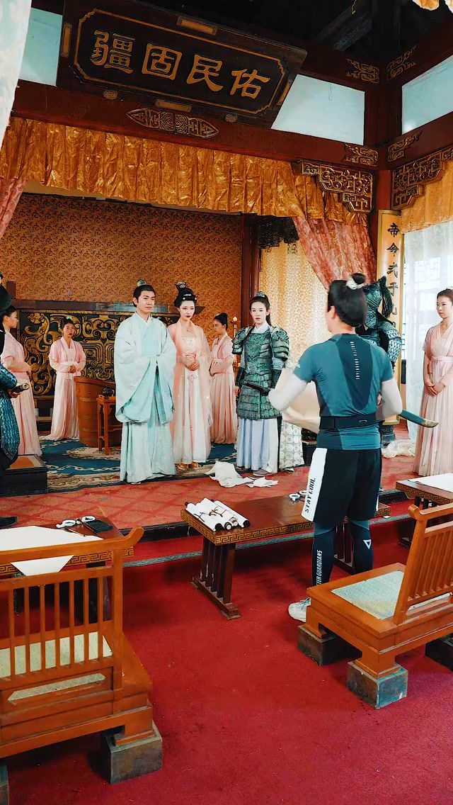 女王的极品画师}