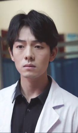 都市小狂医}